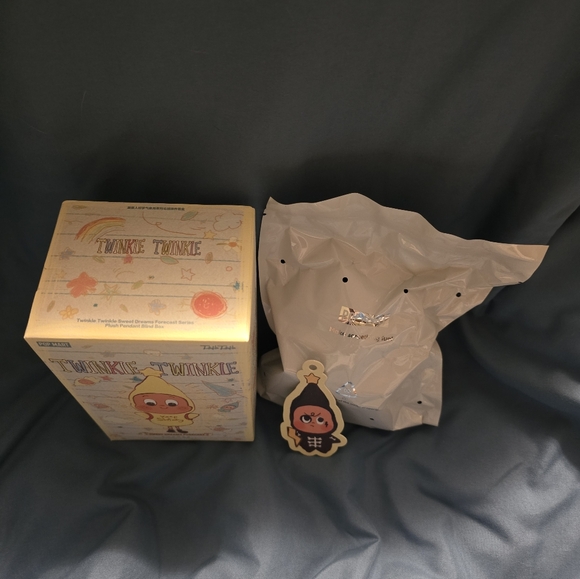 Twinkle Twinkle Sweet Dreams Forcast "Flash Warning" Confirmed Plush Pendant - Picture 6 of 9